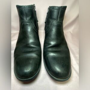 Teva Foxy black leather ankle boots with a side zip Women’s Size 9